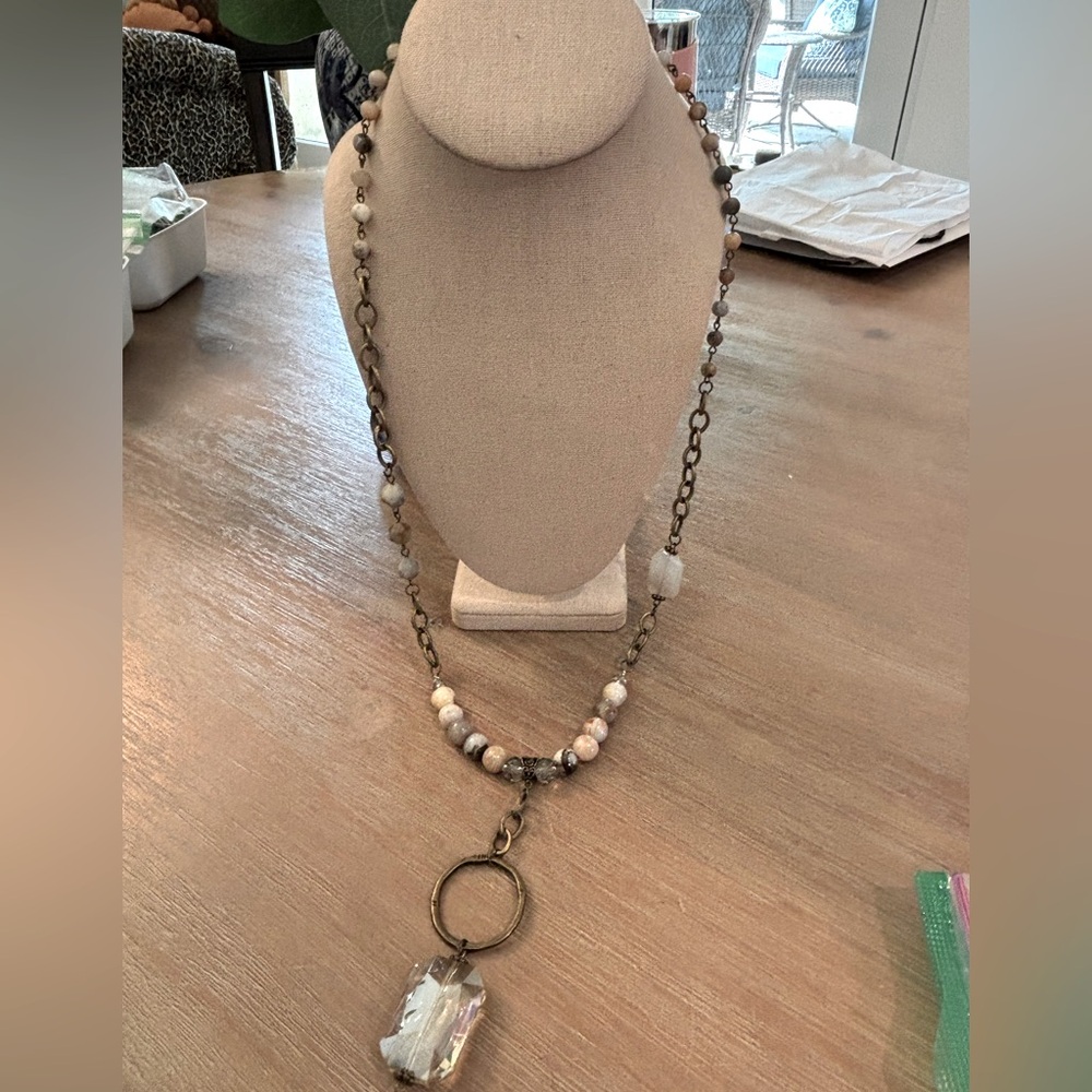 Elegant Crystal Pendant Necklace - Picture 2 of 4